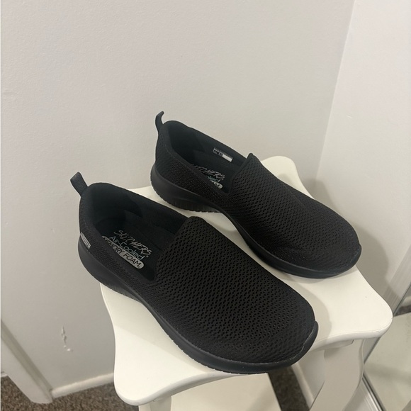 Skechers Black Loafers Slip-On Comfort - Picture 3 of 7